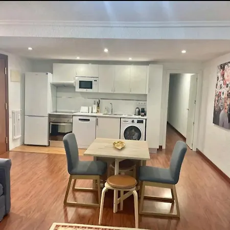 Piso Nuevo Centro Doctor Casal דירה אוביידו